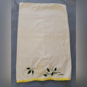 Vtg Set of 2 Embroidered Pillowcases W/ Yellow Flowers Green Vines Crochet Trim